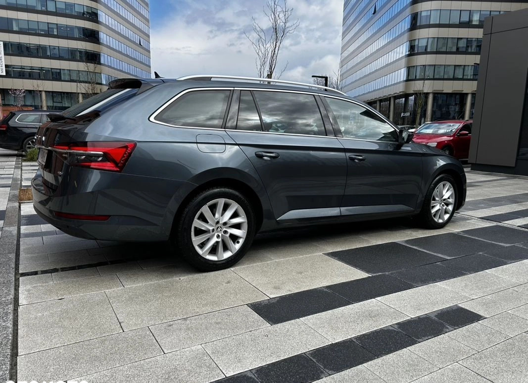 Skoda Superb cena 104900 przebieg: 144000, rok produkcji 2020 z Kraków małe 667